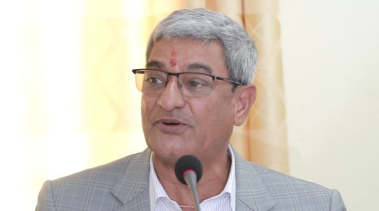 पूर्वगृहमन्त्री लेखक  सोमबार बयान दिन आयोग जाँदै