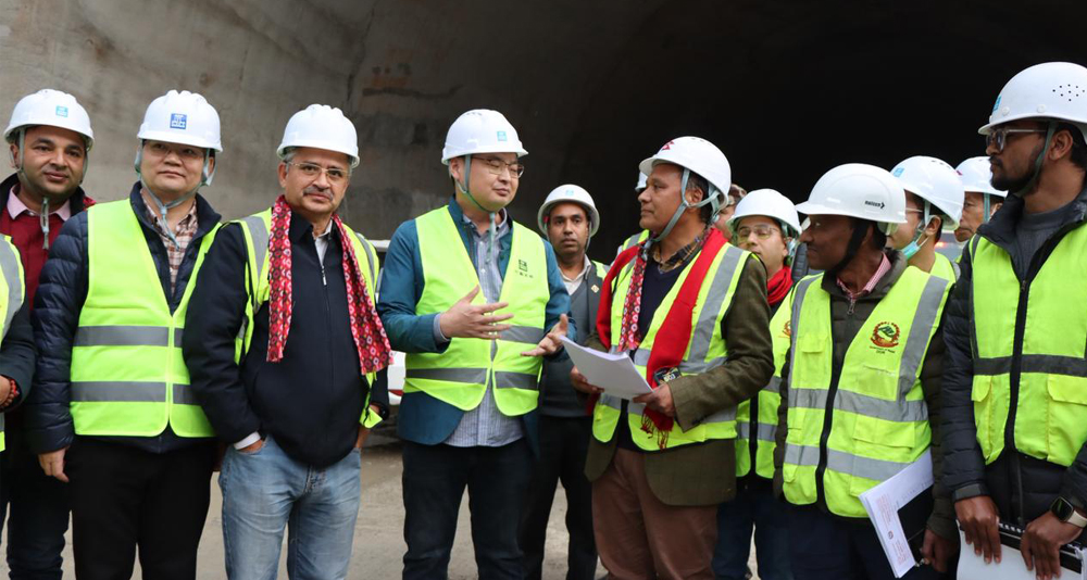 सिद्धबाबा सुरुङमार्ग आयोजना र ठेकेदारबीचको समस्या तत्काल निरुपण गर्न मन्त्रीको निर्देशन