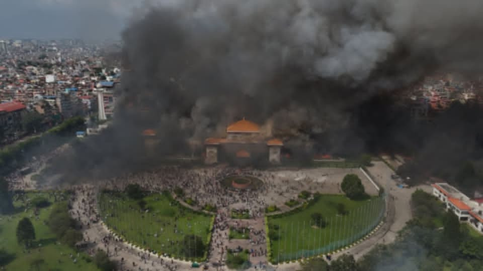 संसद भवनको हालत : पल्टनियाँ आउनै लागे, खाना दाना तयार छैन!