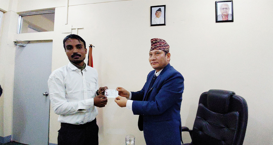 बाँकेमा पहिलोपटक आमाको नामबाट वंशजको नागरिकता जारी