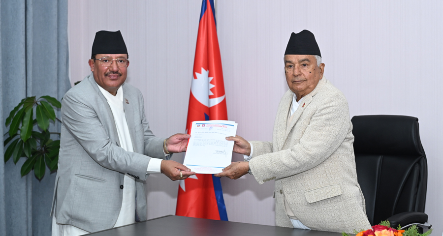 राष्ट्रपतिसमक्ष राष्ट्रियसभा सदस्य निर्वाचनको प्रतिवेदन पेस