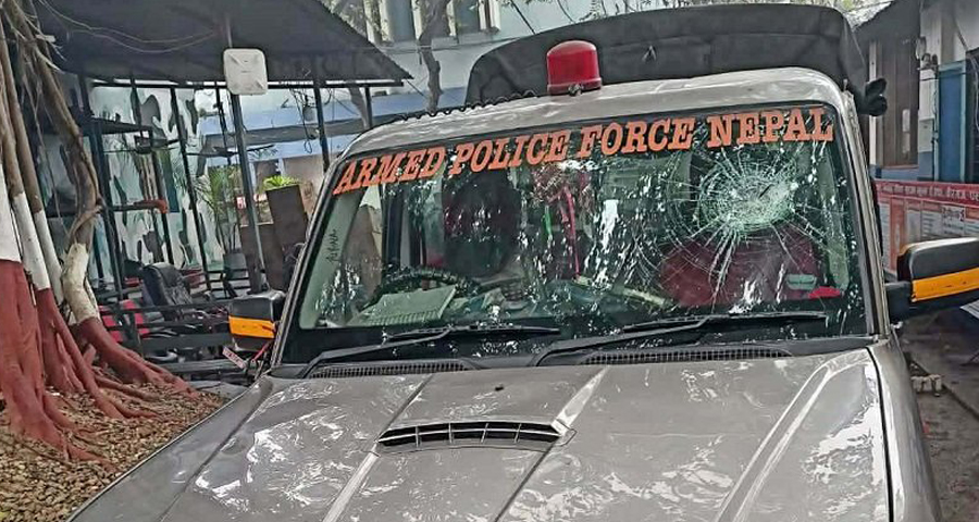 वीरगन्जको अवैध गोदाममा छापा मार्न गएका प्रहरीमाथि आक्रमण गर्ने ४ जना पक्राउ