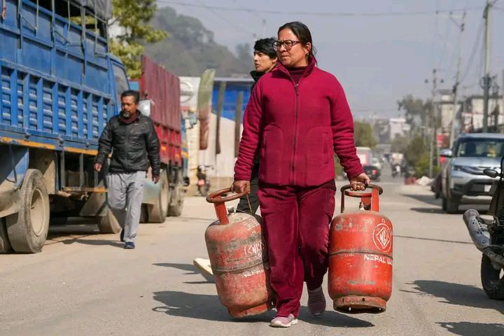 बजारमा ग्यासको अभाव देखिएपछि वाणिज्य विभागले थाल्यो अनुगमन