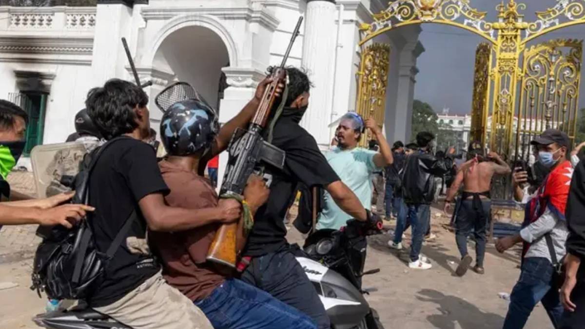 हेल्लो सरकार ! रानीपोखरीबाट लुटिएका राइफल र पेस्तोल खोई ?