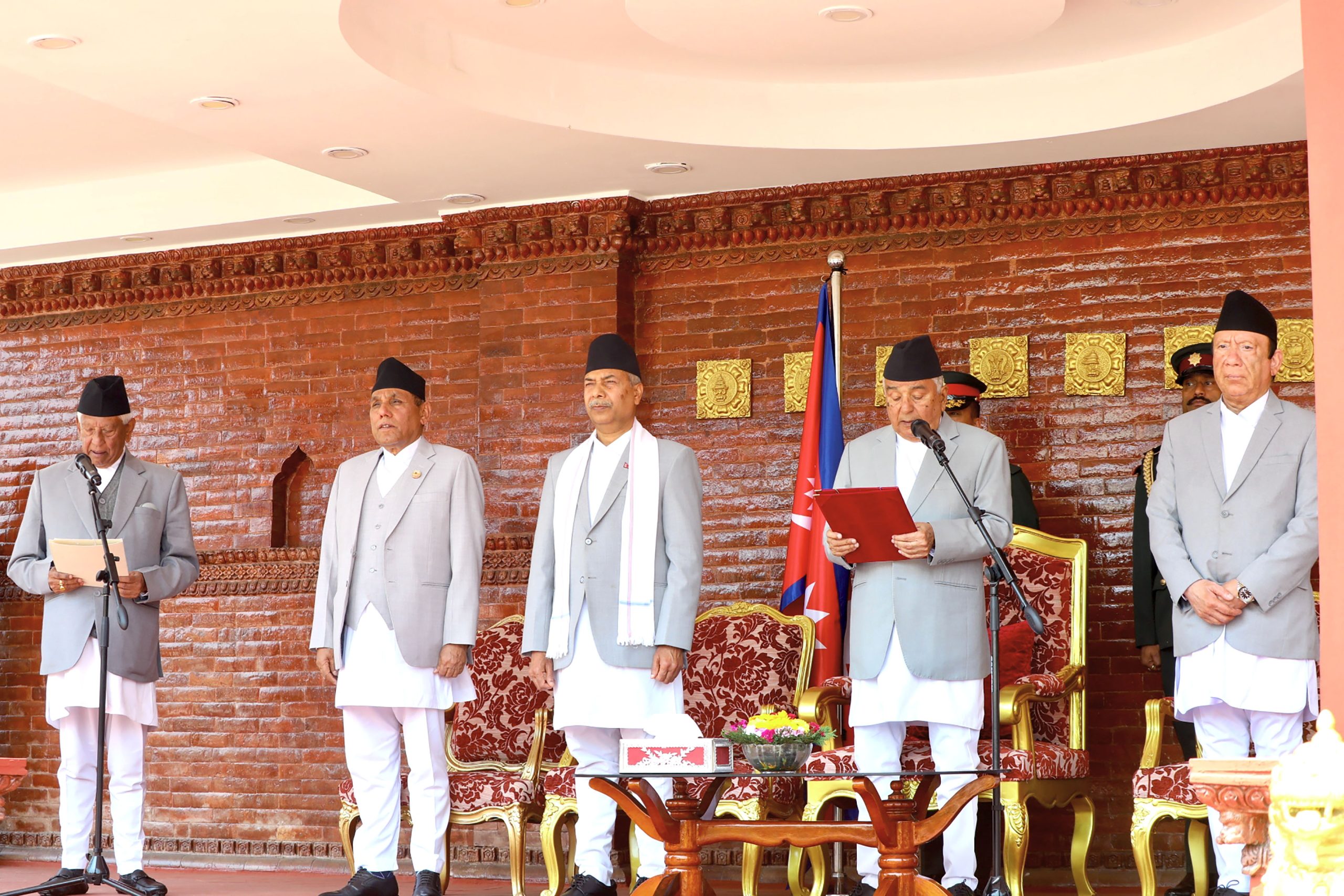 राष्ट्रपति पौडेलद्वारा प्रतिनिधिसभाका ज्येष्ठ सदस्य केसीलाई शपथ