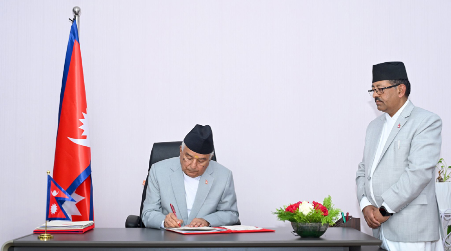 राष्ट्रपतिले जारी गरे संवैधानिक परिषदसम्बन्धी अध्यादेश, अब ३ जनाले प्रधानन्यायाधीश नियुक्तिको सिफारिस गर्न पाउने