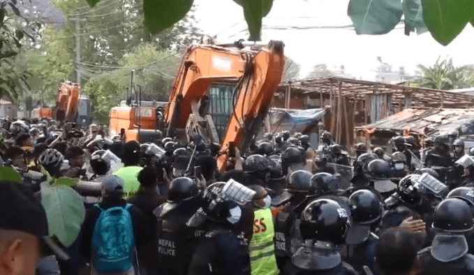 प्रधानमन्त्रीको निर्देशनपछि काठमाडौँमा फेरि चल्न थाल्यो सरकारी डोजर